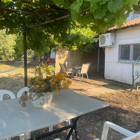 Garden Nest In Διαμέρισμα Βουρβουρού